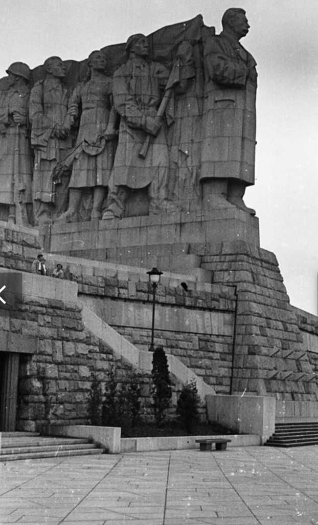 Ancienne statue de Staline à l'emplacement actuel du Métronome de Letná, Prague