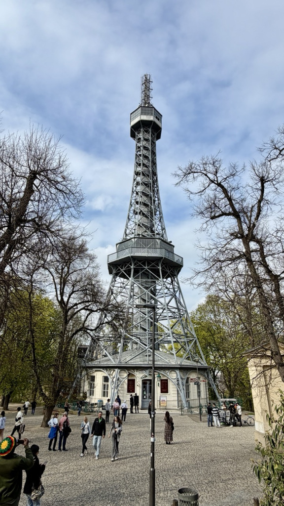 La Tour Petřín de Prague, inspirée de la Tour Eiffel
